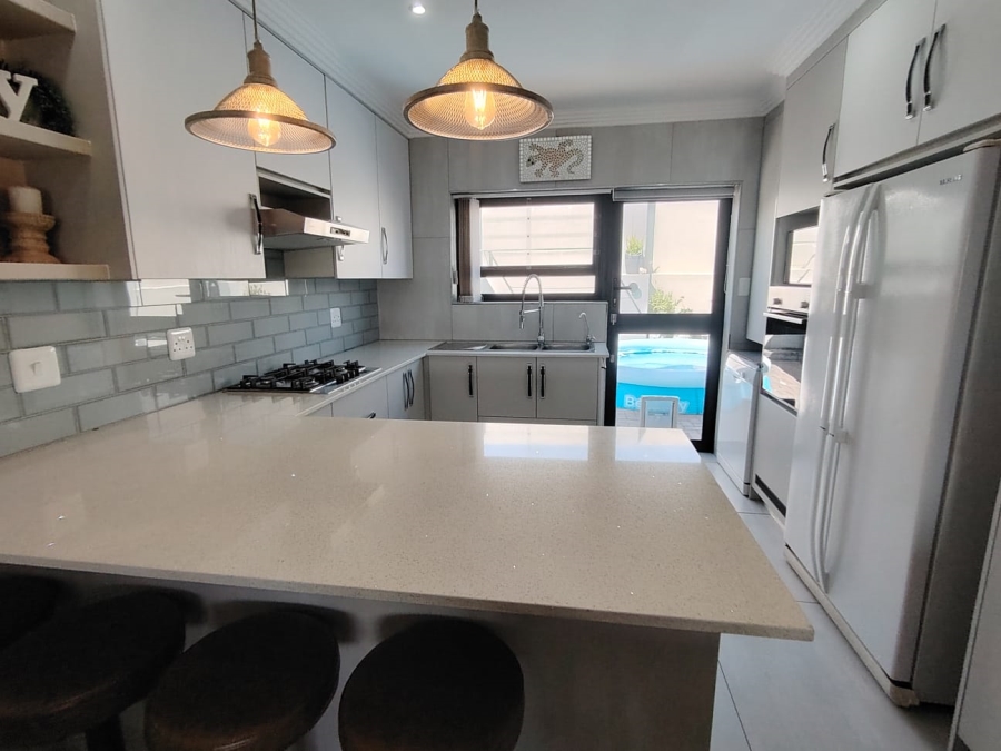 3 Bedroom Property for Sale in Hartenbos Central Western Cape